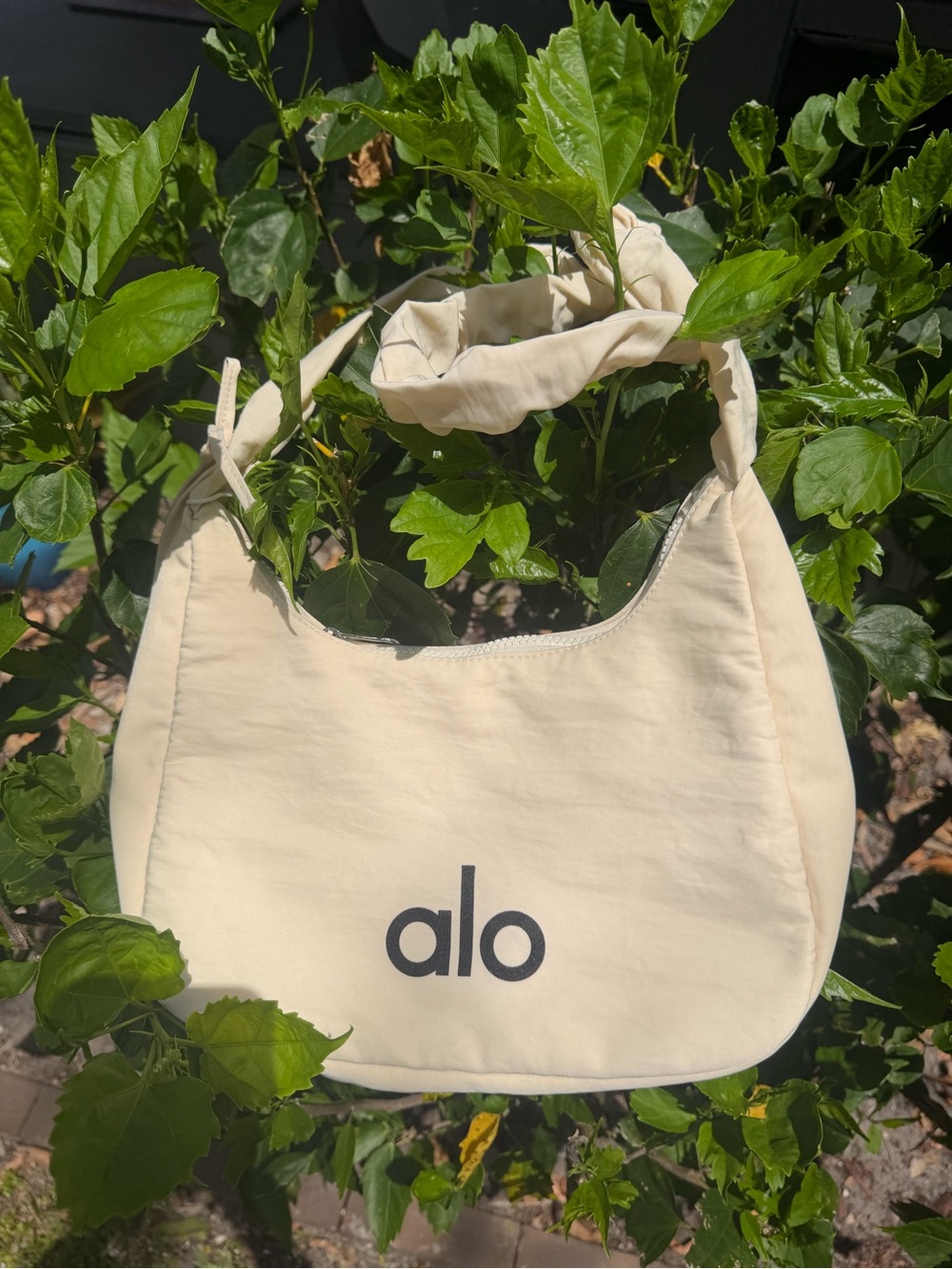 ALO YOGA Cream Shoulder/Crossbody Bag with Ruched Strap - Picture 7 of 16